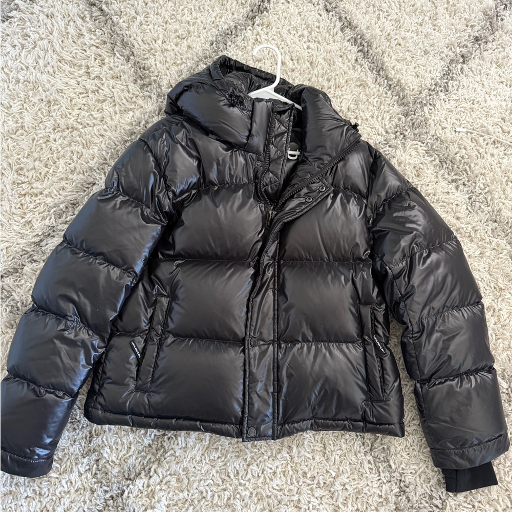 Aritzia Black Puffer Jacket-Hi Shine